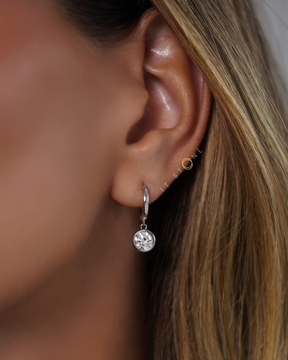 Argola Moissanite Cravação Inglesa Luxo