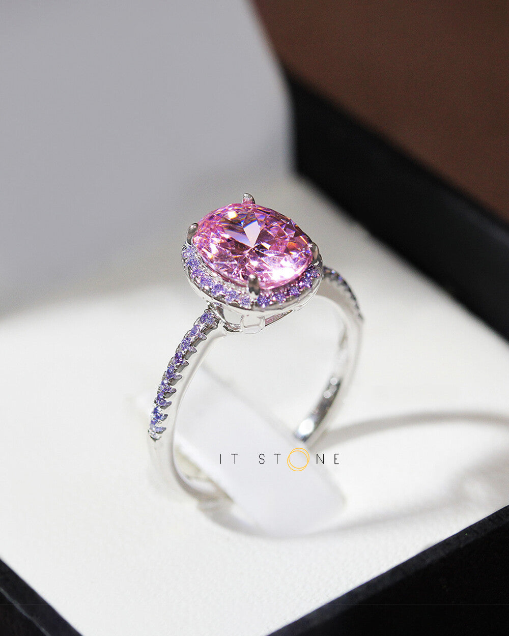 Anel Oval Kunzita Cravação Ametista