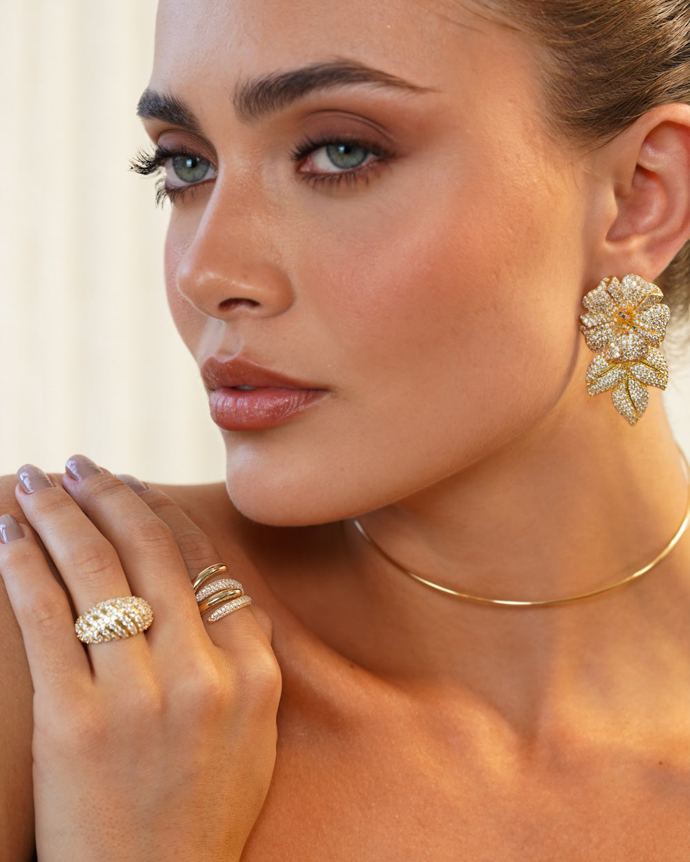 Brinco Flower Cravejado Gold