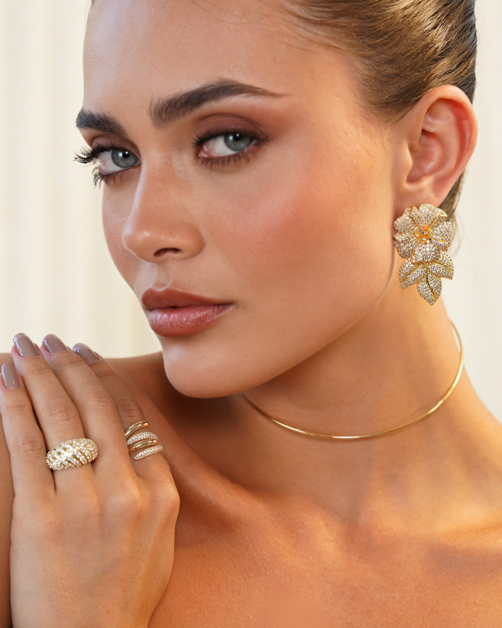 Brinco Flower Cravejado Gold