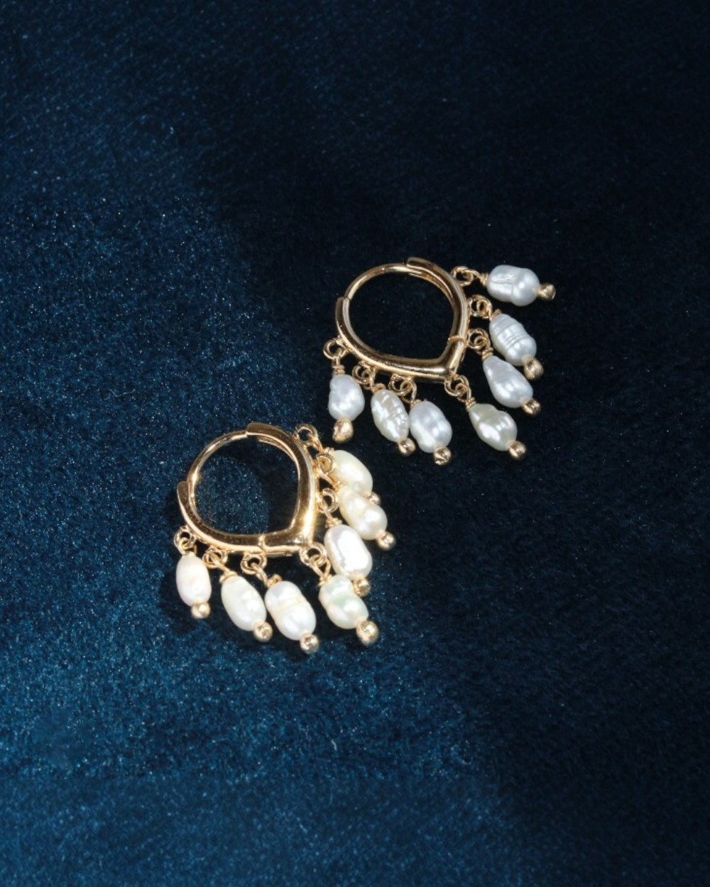 Argolinha Mini Pérolas Barrocas Gold