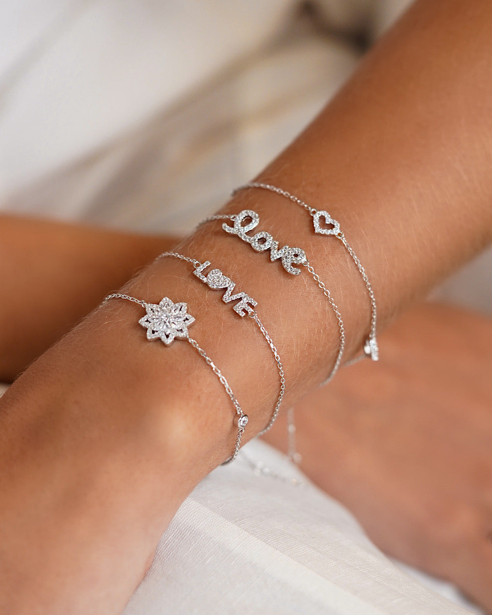 Pulseira Love Cravejada