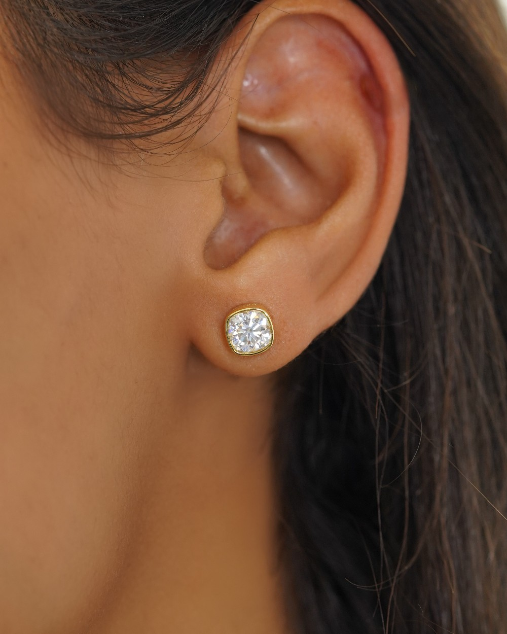 Brinco Frame Square Luxo Moissanite Gold