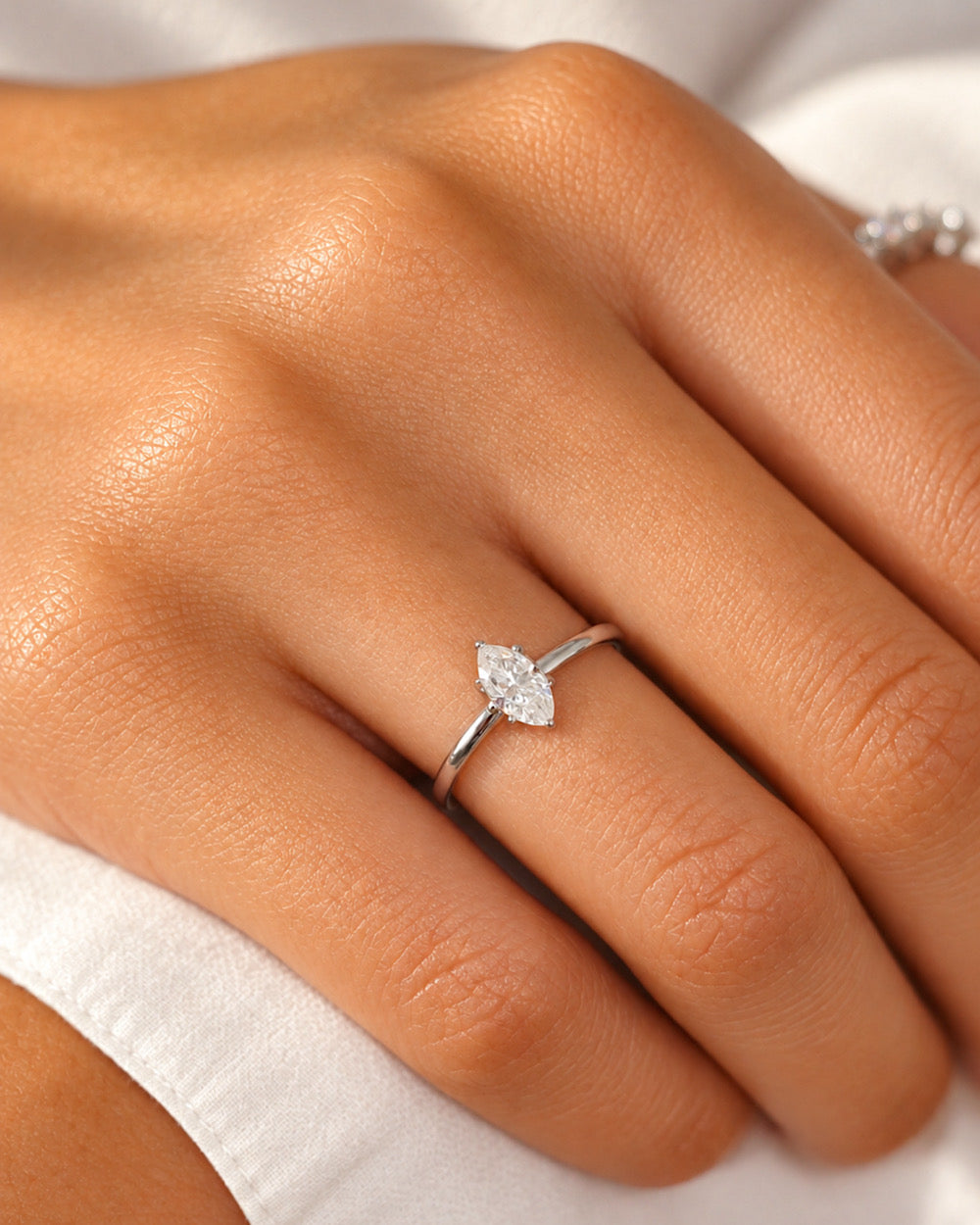 Anel Solitário Navete Moissanite 0.5ct
