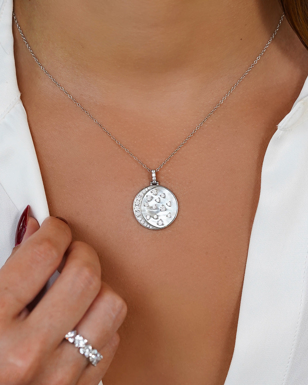 Colar Medalha Madre Pérola Constelation