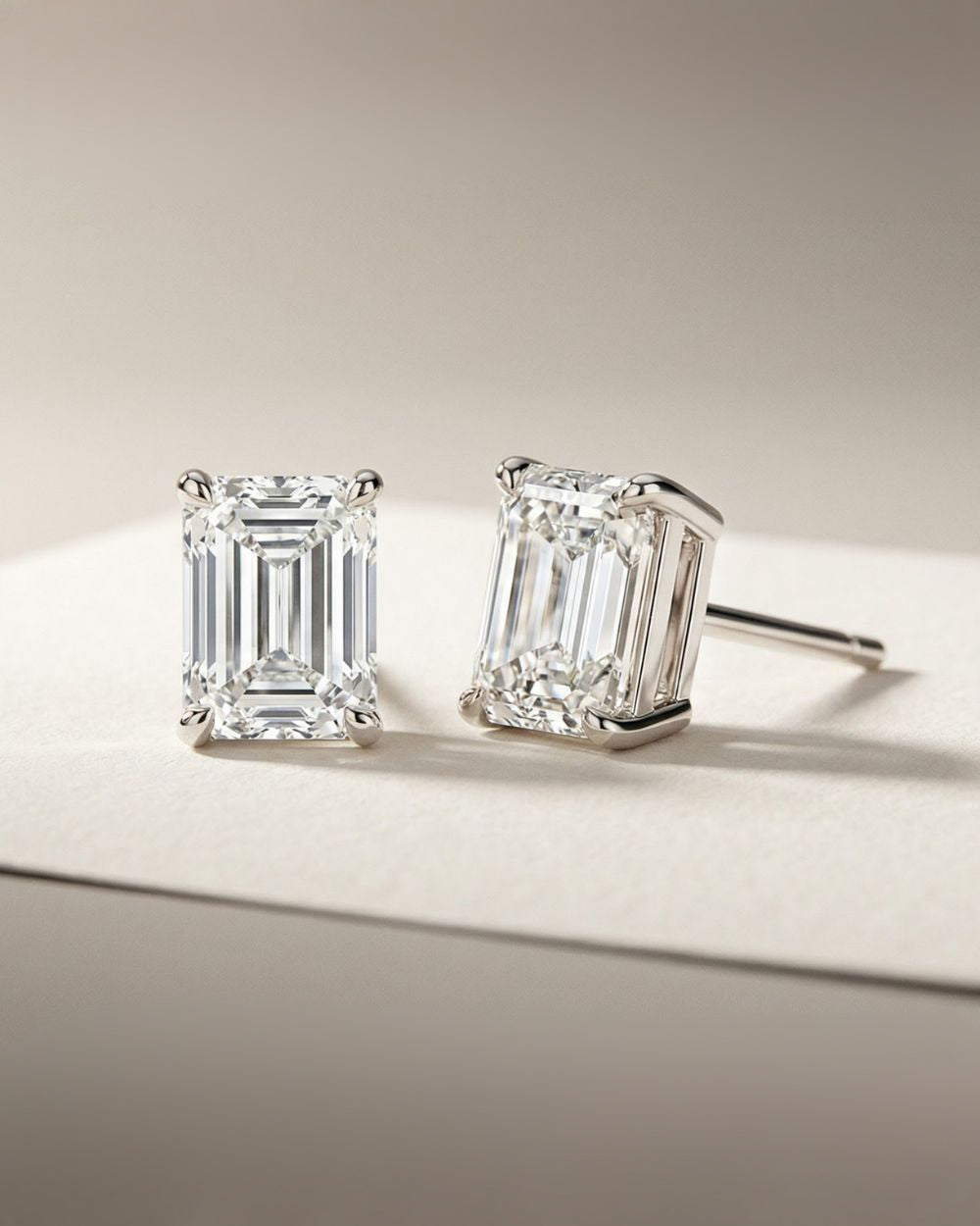 Brinco Solitário Emerald Cut