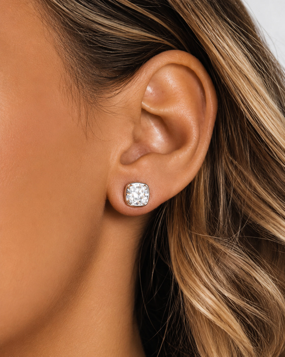 Brinco Frame Square Luxo Moissanite