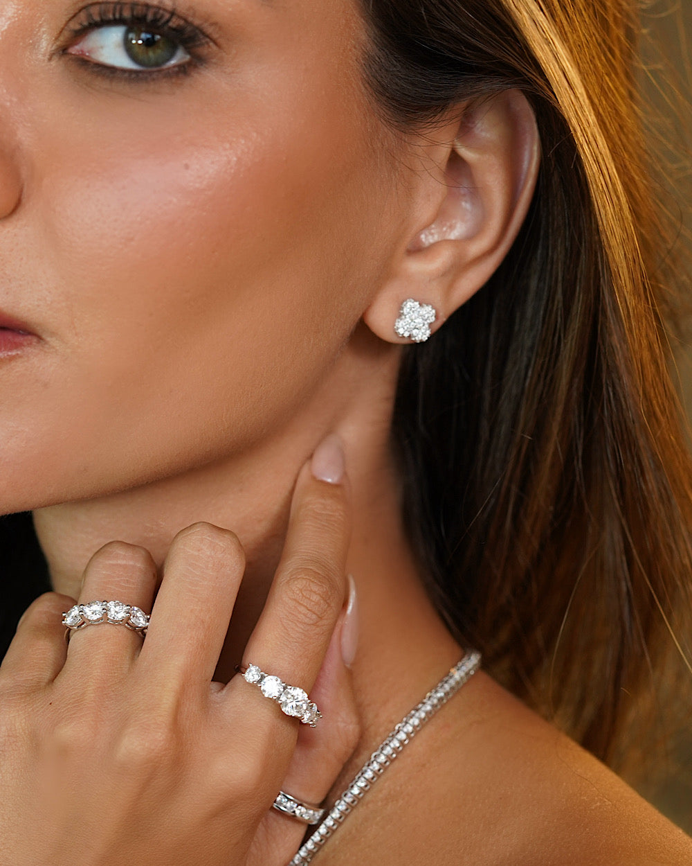 Brinco Trevo Cravejado Moissanite Luxo