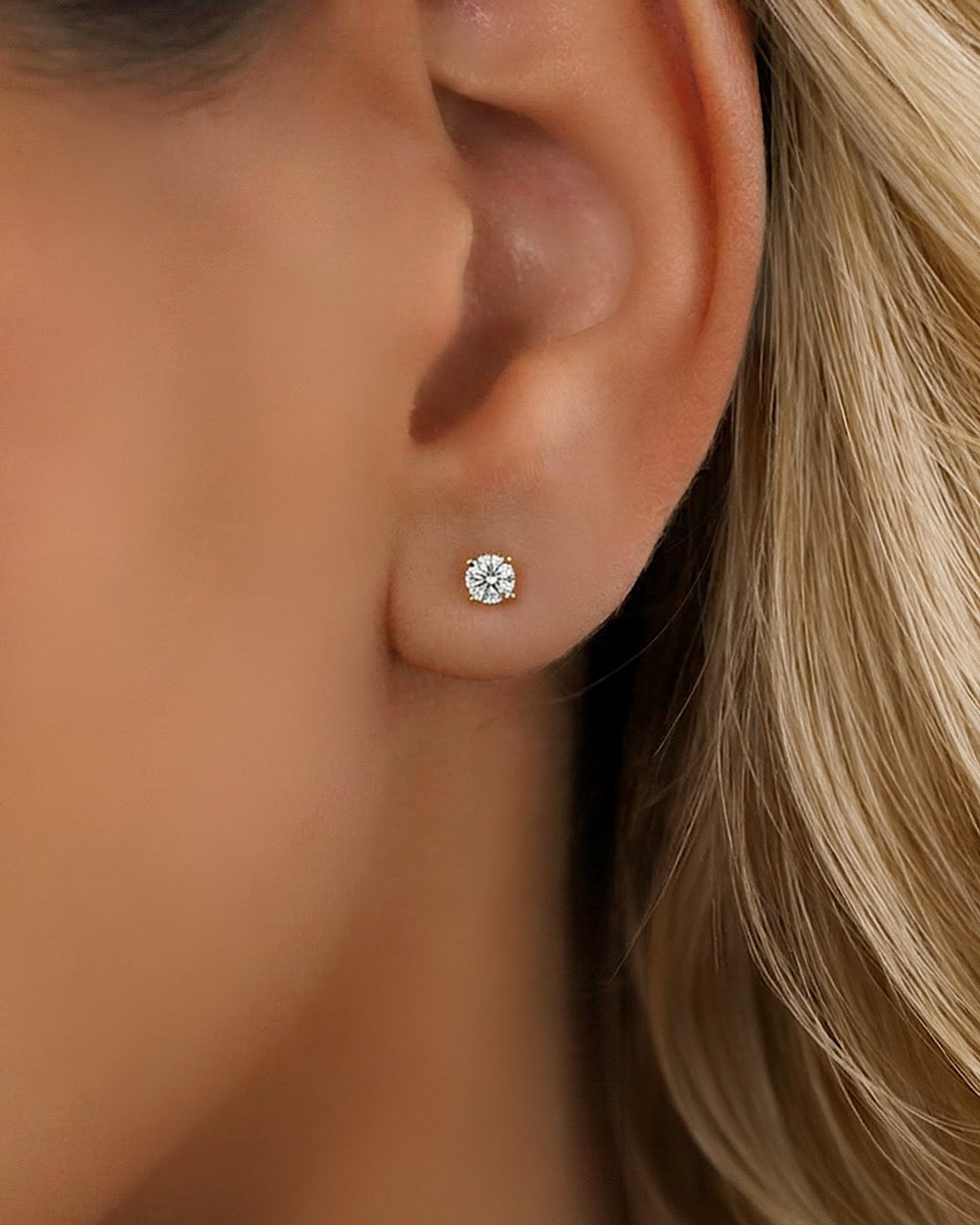 Brinco Moissanite Segundo Furo 0.3ct Gold