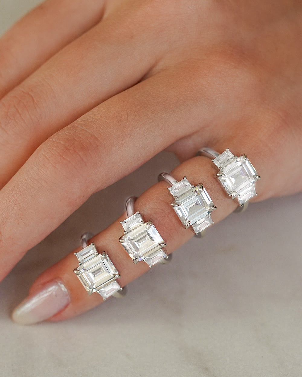 Anel Dedinho 3 Pedras Emerald Cut