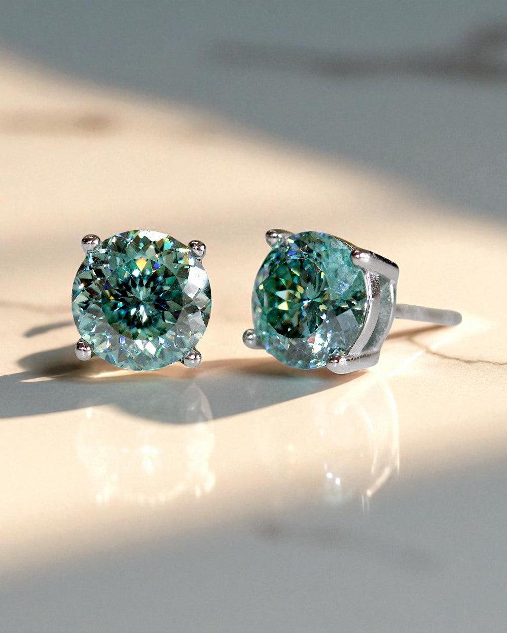Brinco Solitário Moissanite Portuguese Cut Ciano Deep Vivid 2ct