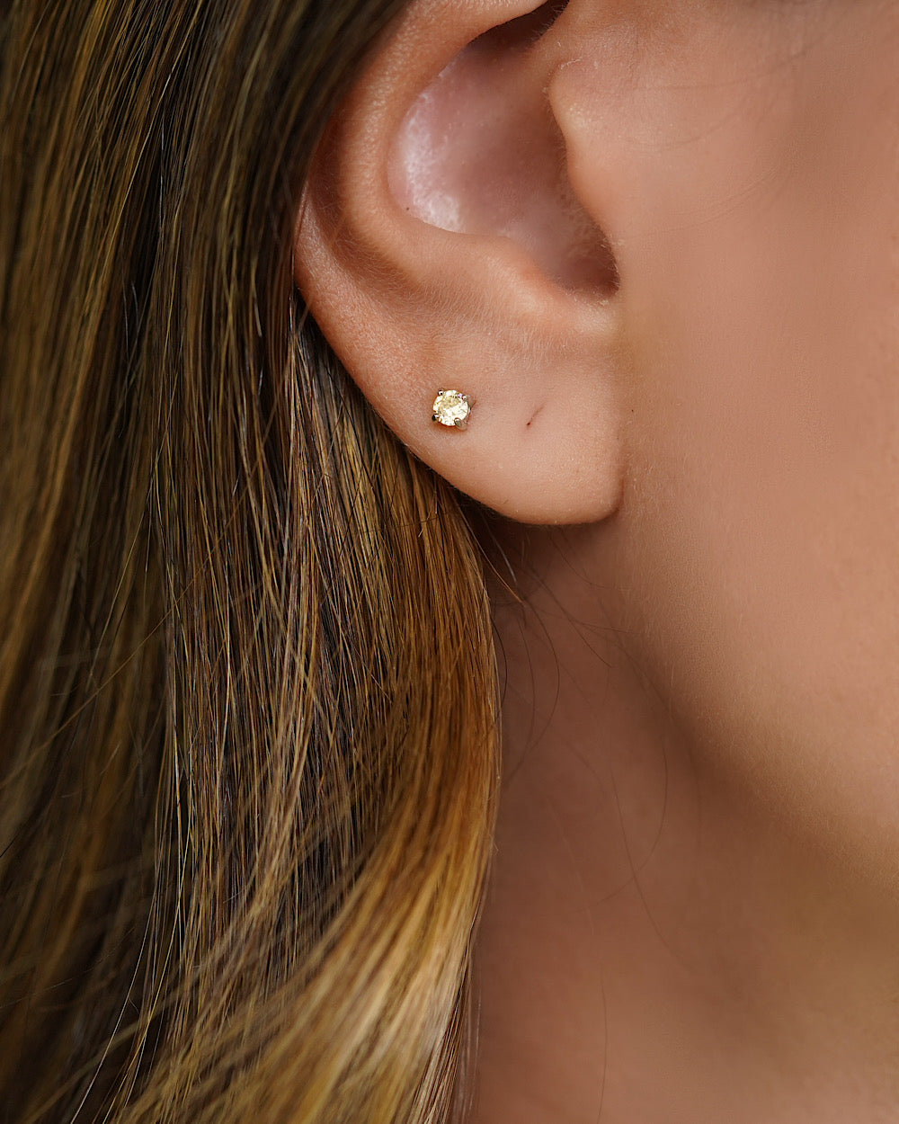 Brinco Segundo Furo Mini Solitário 3mm Fancy Yellow