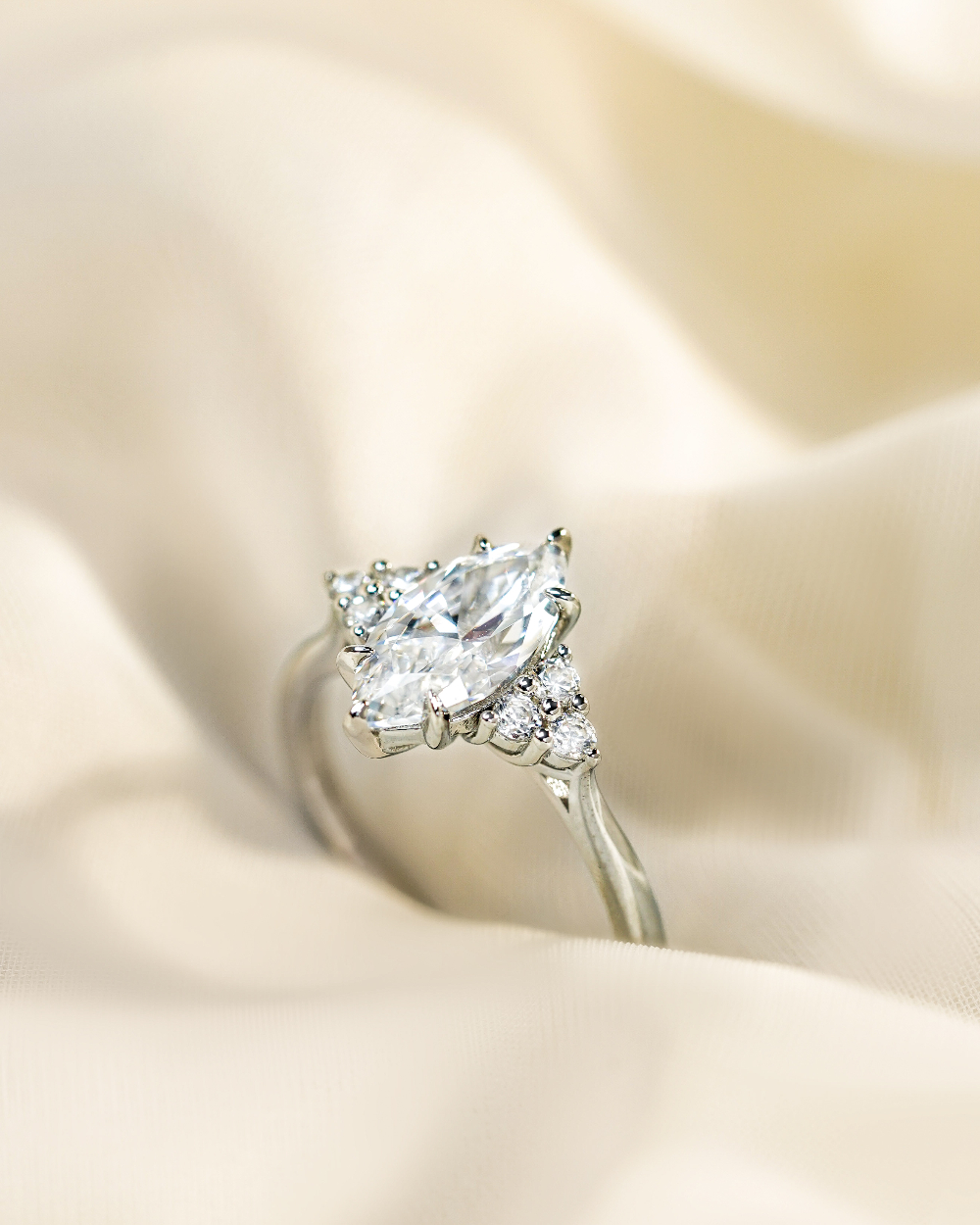 Anel Serena Navete Luxo