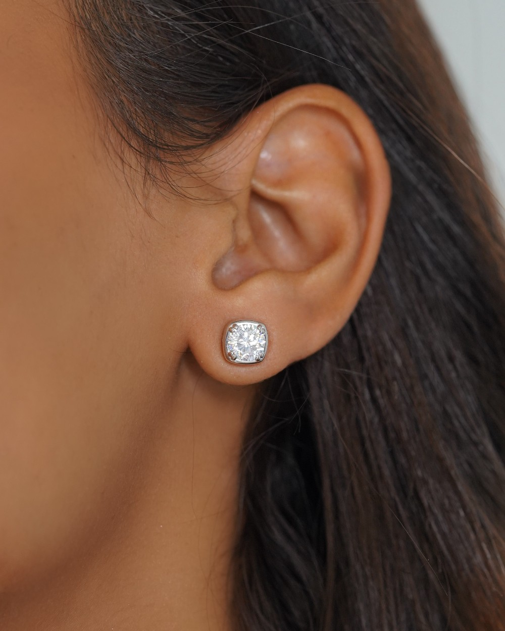 Brinco Frame Square Luxo Moissanite