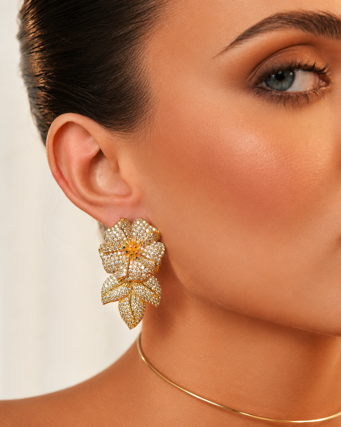 Brinco Flower Cravejado Gold