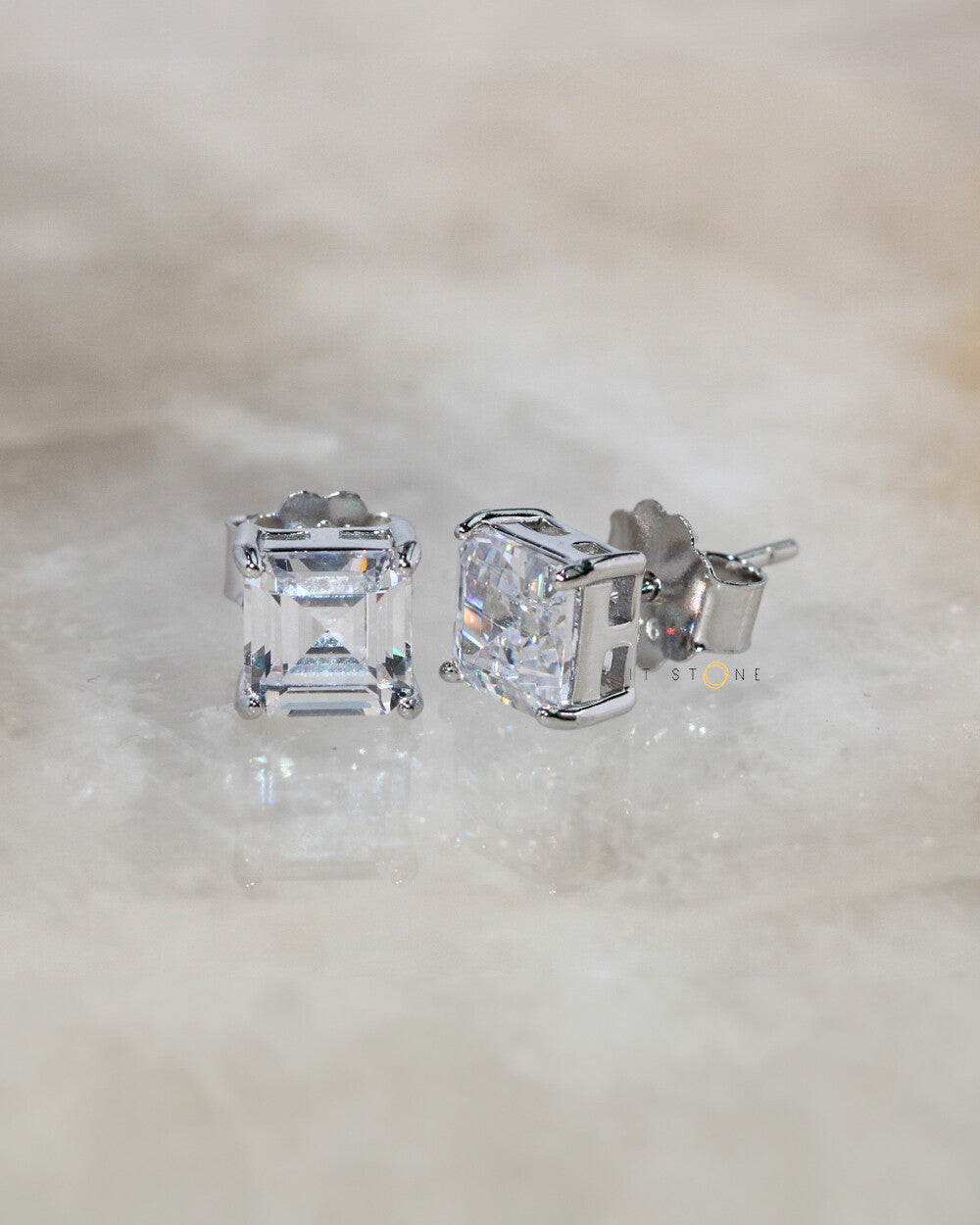 Brinco Solitário Square Emerald Cut