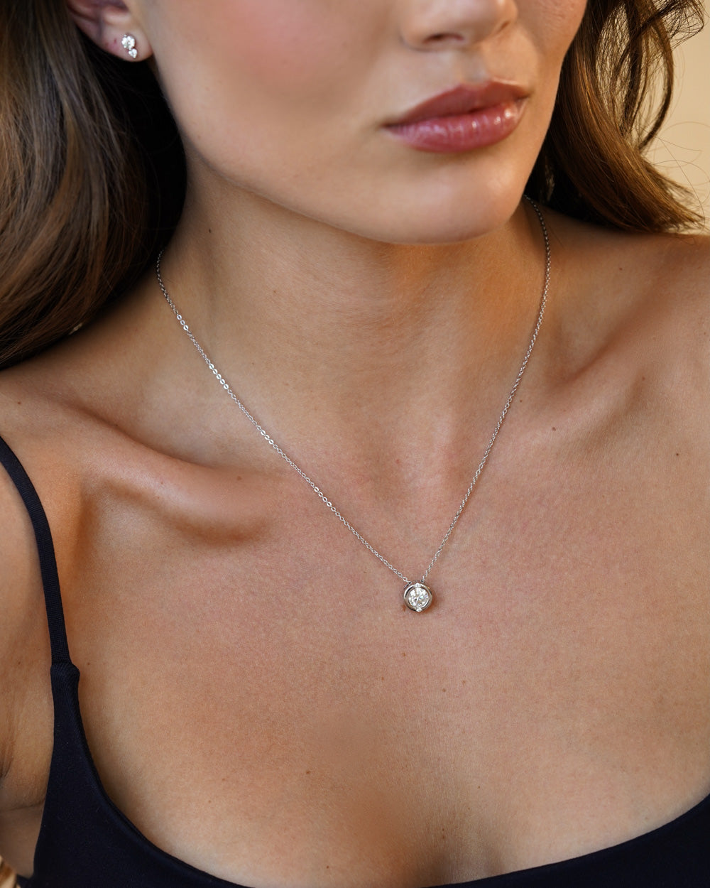Colar Moissanite Ponto de Luz Cravação Inglesa 1Ct