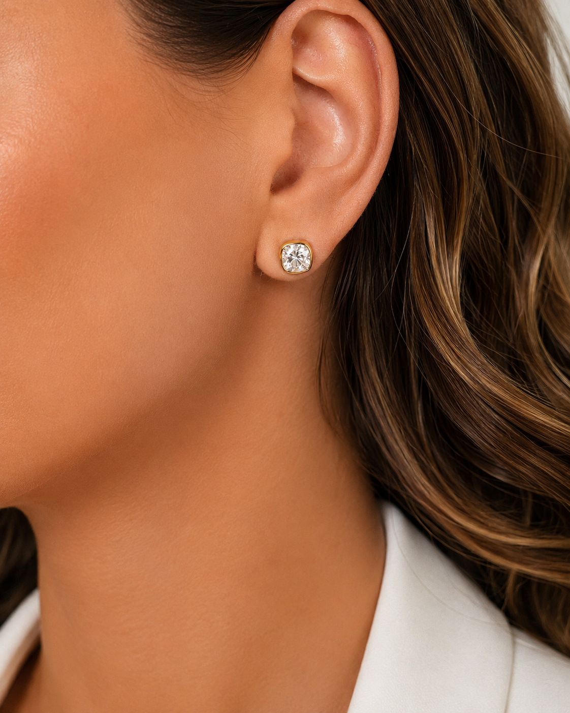 Brinco Solitário Cushion Moissanite Gold
