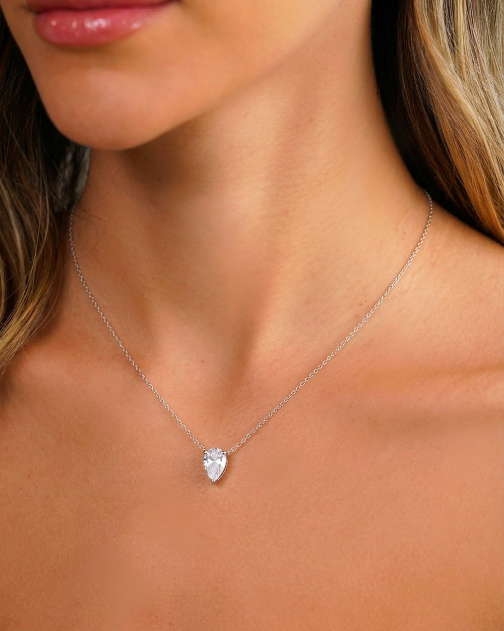 Colar Pear Cut Invertido  Moissanite  2ct