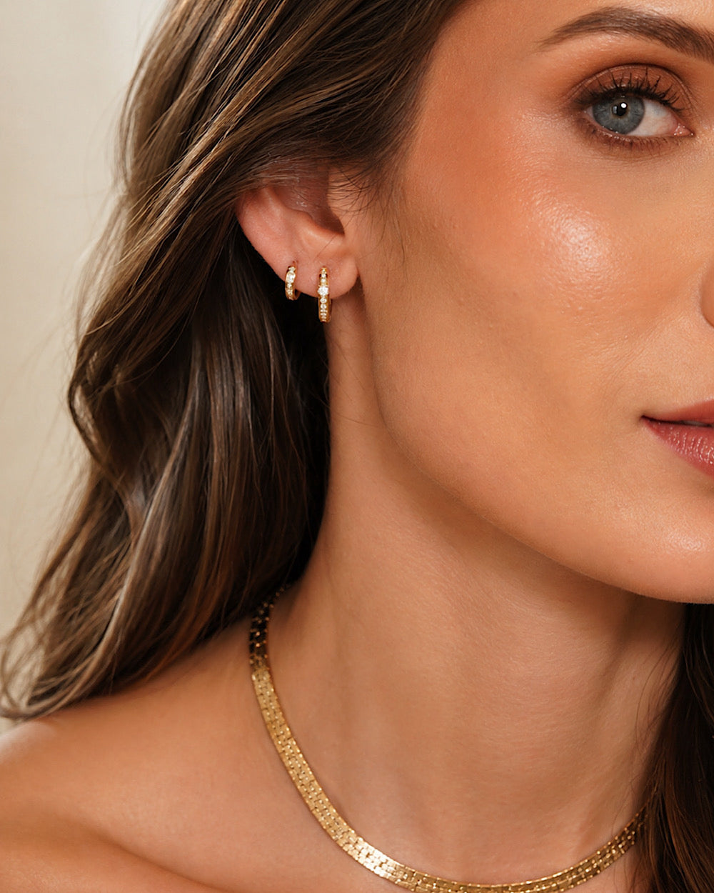 Argola Isis Gold Moissanite