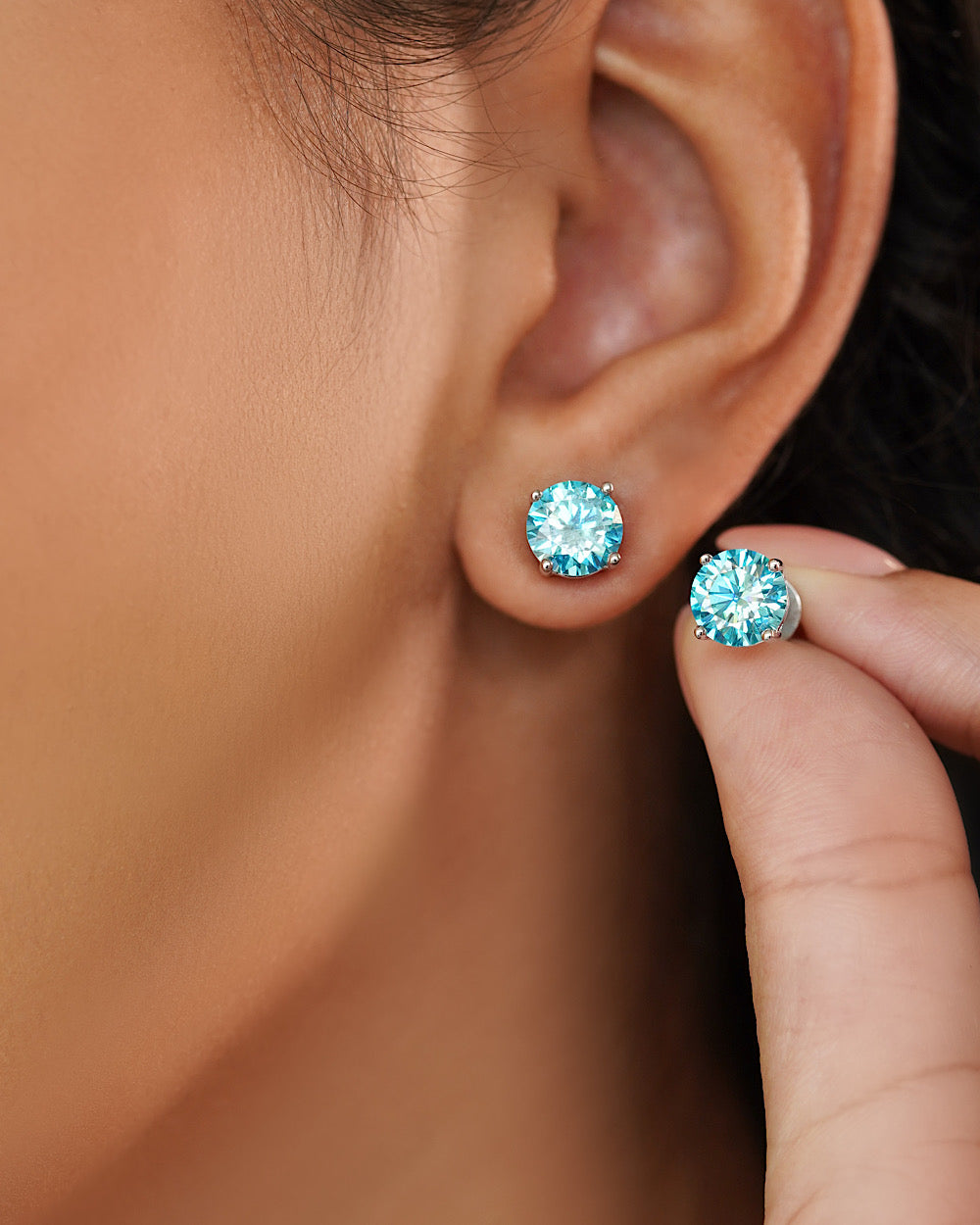Brinco Solitário Clássico Moissanite Blue Sky 2ct — detalhe 5 | IT STONE