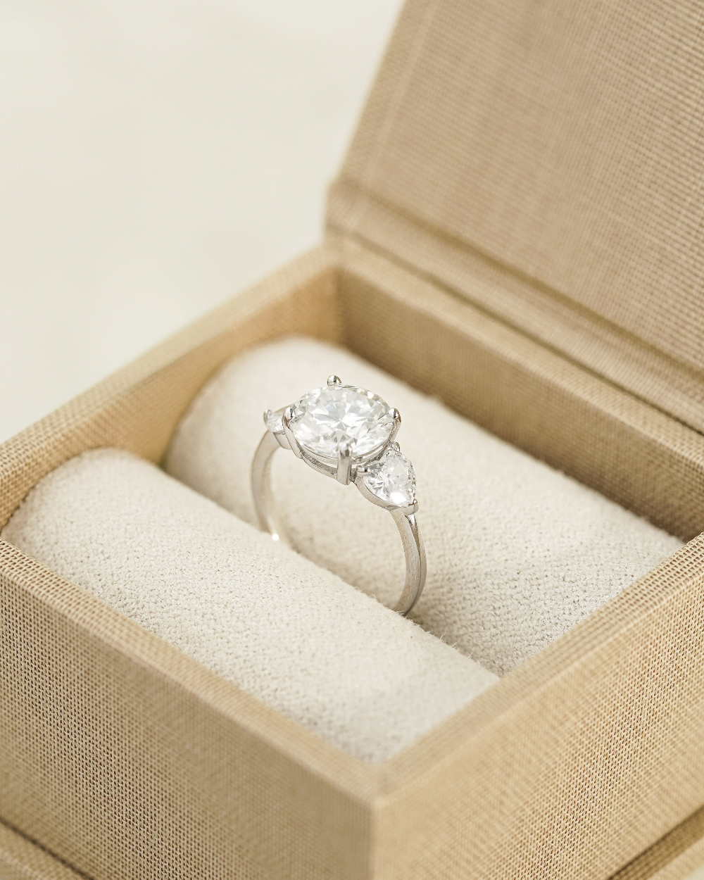 Anel 3 Pedras Moissanite Luxo